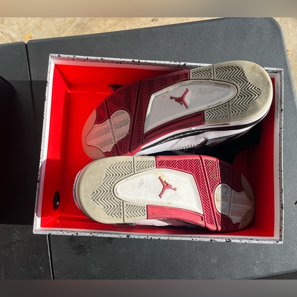 Authentic Jordan Retro 4 Fire Red - Picture 4 of 4